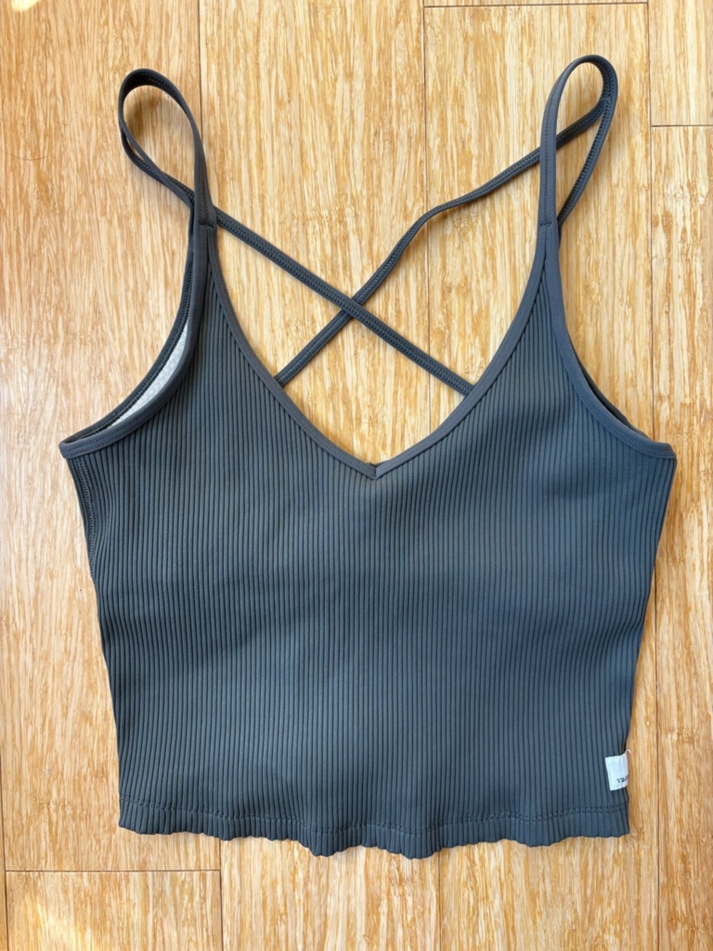 Vuori Rib Crop Tank, Ribbed Crossback Cropped Cami Tank Top - Charcoal Neutral